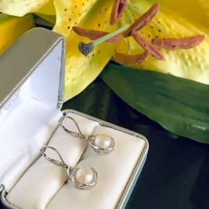 2/$20 🐚 Pearl Earring🐚